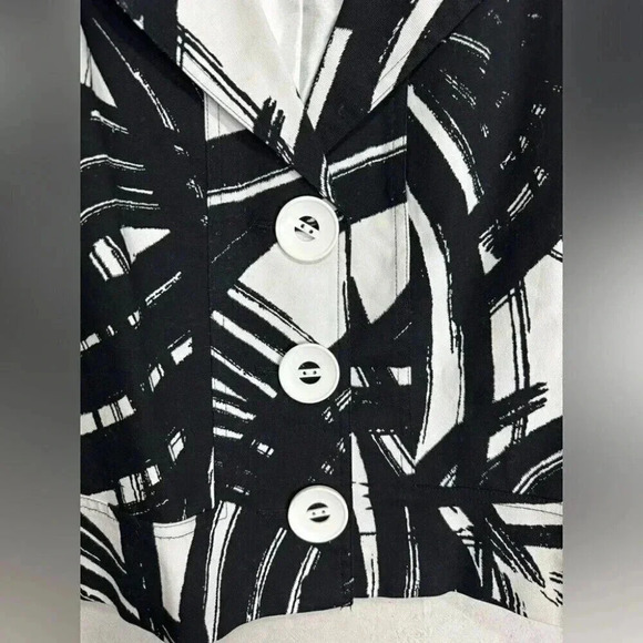 PETER NYGARD Women’s Black White Abstract Print Crop Blazer Jacket Size 14P - Picture 4 of 8